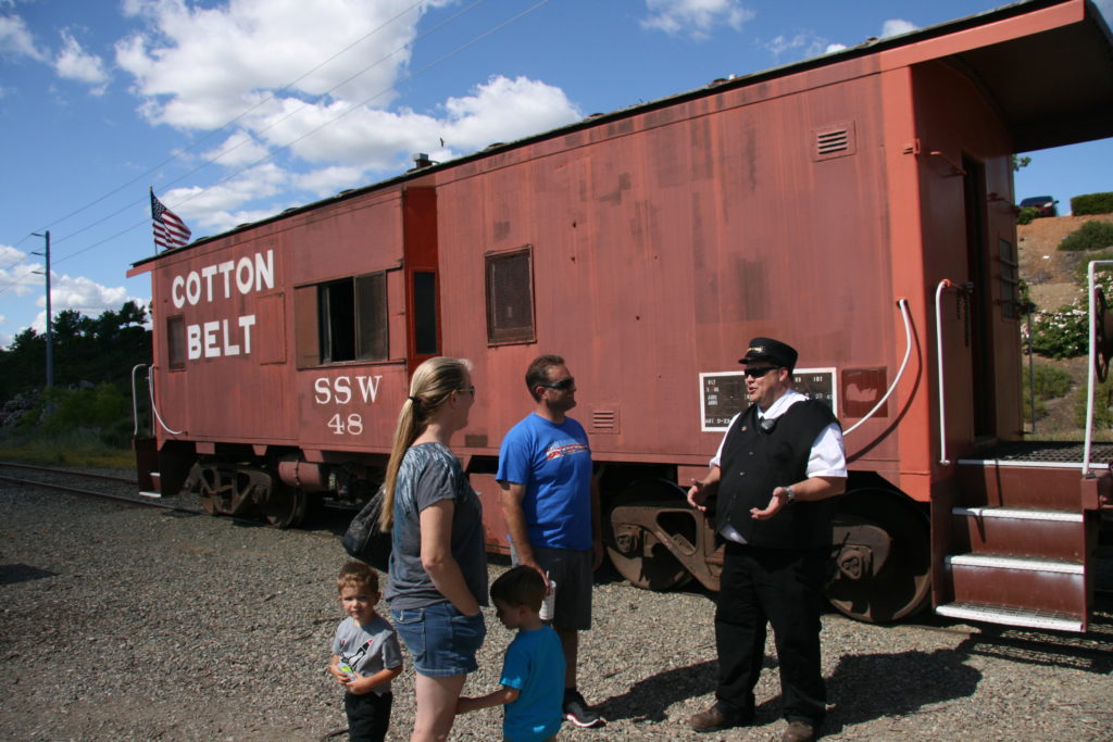 Cotton Belt caboose #48 at Hampton Station in Folsom